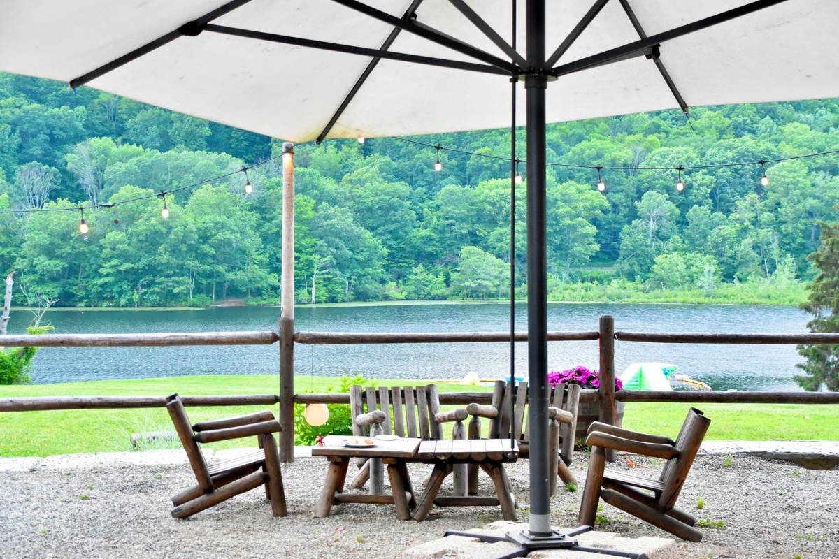 Why Your Outdoor Oasis Needs Cantilever Umbrellas for Outdoor Decor (And How to Pick the Perfect One)