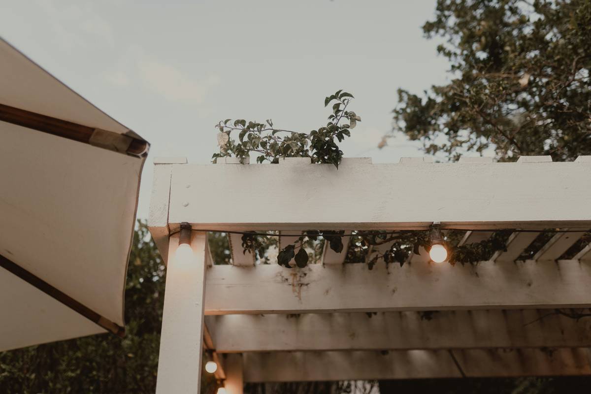 Why Your Backyard Feels Like a Dungeon After Sunset (And How a Cantilever Patio Umbrella with Lights Fixes It)
